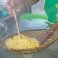 บะหมี่เกี๊ยวปู หมูแดง  ถ.มิตรภาพ