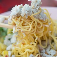 บะหมี่เกี๊ยวปู หมูแดง  ถ.มิตรภาพ