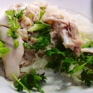 เมนูของร้าน ยศศรีข้าวมันไก่ เจ้าเก่า ขายมานานกว่า 40 ปี