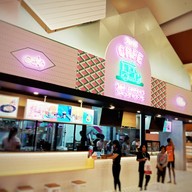 หน้าร้าน BNK48 Cafe