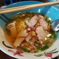 เมนูของร้าน หมี่เกี๊ยวมากองต้า