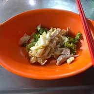 เมนูของร้าน ก๋วยเตี๋ยวคั่วไก่กระทะทองเหลือง เยาวราช