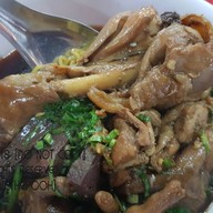 เมนูของร้าน ก๋วยเตี๋ยว หมู น้ำตก ไก่มะระ