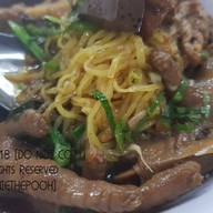 เมนูของร้าน ก๋วยเตี๋ยว หมู น้ำตก ไก่มะระ