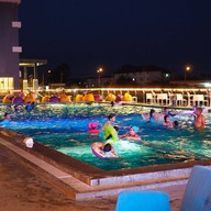 Sunshine Pool Bar โรงแรม เอส.อาร์.เรสซิเด้นซ์