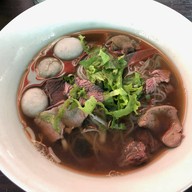 เมนูของร้าน ก๋วยเตี๋ยววัดดงมูลเหล็ก กาญจนบุรี