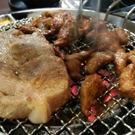 เมนูของร้าน The Tongkeungui