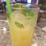 White Shuffle เซ็นทรัล อีสวิลล์