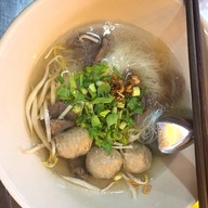 เมนูของร้าน ก๋วยเตี๋ยวเฮียธง ลูกชิ้นเนื้อวัว