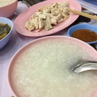 เมนูของร้าน ข้าวต้มลุงเดช