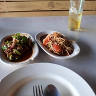 เมนูของร้าน เพียรศรี ส้มตำ ไก่ย่างเหรียญทอง