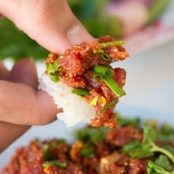 ลาบก้อยซอยอนามัย