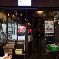 หน้าร้าน Warm Up Coffee