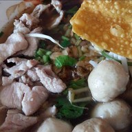ก๋วยเตี๋ยวหลบมุม เสาธง-ปืนใหญ่