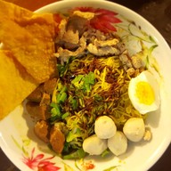 ก๋วยเตี๋ยวหลบมุม เสาธง-ปืนใหญ่