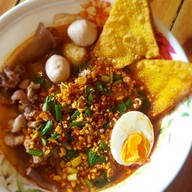 ก๋วยเตี๋ยวหลบมุม เสาธง-ปืนใหญ่