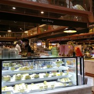 หน้าร้าน April’s Bakery เซ็นทรัลเฟสติวัล อีสต์วิลล์