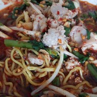 ก๋วยเตี๋ยวหลบมุม เสาธง-ปืนใหญ่