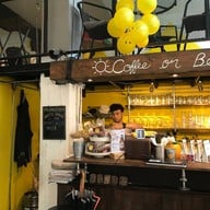 บรรยากาศ Yellow Bar and Cafe