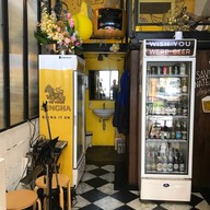 บรรยากาศ Yellow Bar and Cafe