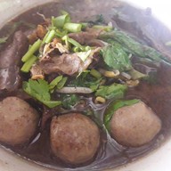 ก๋วยเตี๋ยวเรือต้นยางใหญ่เขาใหญ่