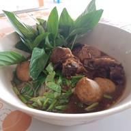 ก๋วยเตี๋ยวเรือต้นยางใหญ่เขาใหญ่