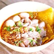 เมนูของร้าน ก๋วยเตี๋ยวหลบมุม เสาธง-ปืนใหญ่