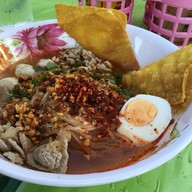 ก๋วยเตี๋ยวหลบมุม เสาธง-ปืนใหญ่