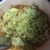 น้อยบะหมี่เกี๊ยว หน้าไปรษณีย์จอมสุรางค์