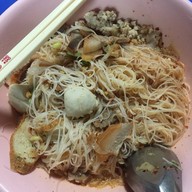 น้อยบะหมี่เกี๊ยว หน้าไปรษณีย์จอมสุรางค์