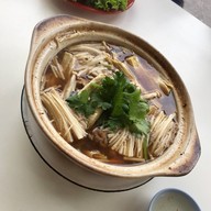 เมนูของร้าน เสรีแต่เตี้ยม ตลาศาลเจ้า