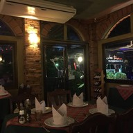 บรรยากาศ La Taverna Phuket