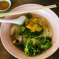 เมนูของร้าน เตี๋ยวปลาสด กม.42