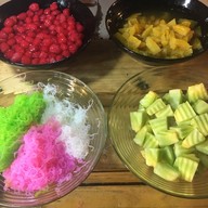 รวมมิตรแม่พลอย