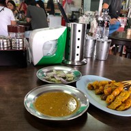 เมนูของร้าน หมี่ต้นโพธิ์ เมืองภูเก็ต (วงเวียนหอนาฬิกา) สาขา 1 หอนาฬิกา