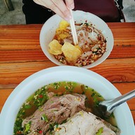 ก๋วยเตี๋ยวหมูตำลึง นายเอก ร่มเกล้า