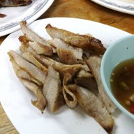 เมนูของร้าน ไก่ทอดเจ๊กี ส้มตำโปโล ลุมพินี