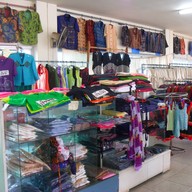 หน้าร้าน ผลไม้แสงทอง ของฝากเชียงใหม่ ซุปเปอร์ไฮเวย์เชียงใหม่-ลำปาง