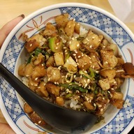 เมนูของร้าน โทมาโตนู้ดเดิ้ล ซอยธนิยะ