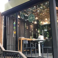 Risa Lamo อารีย์ การ์เด้น