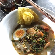 เมนูของร้าน เจ๊หมวย บะหมี่เกี๊ยว หมูเด้ง ไข่ออนเซ็น ข้างมูลนิธิหัวหิน