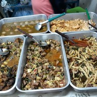 เมนูของร้าน ชัยพฤติข้าวแกงไก่กรอบ