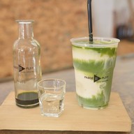 Pause And Play. Good Food, Drink and Coffee.