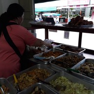 เมนูของร้าน ชัยพฤติข้าวแกงไก่กรอบ