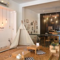 Pause And Play. Good Food, Drink and Coffee.