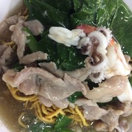 นายเคี้ยง เอ็มไพร์ ราดหน้ายอดผัก ภูเก็ต