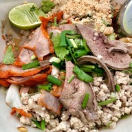 ก๋วยเตี๋ยวสุโขทัย ตาปุ้ย ปตท.ลานหอย