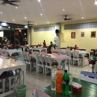 บรรยากาศ น้องเก๋ข้าวต้มโต้รุ่ง