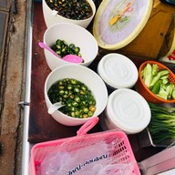 บรรยากาศ ข้าวหมูแดงนายกิ้ว สาขา 2(กลางซอย สุขุมวิท1)