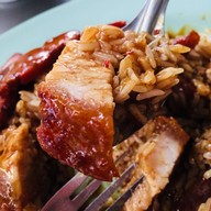 เมนูของร้าน ข้าวหมูแดงนายกิ้ว สาขา 2(กลางซอย สุขุมวิท1)